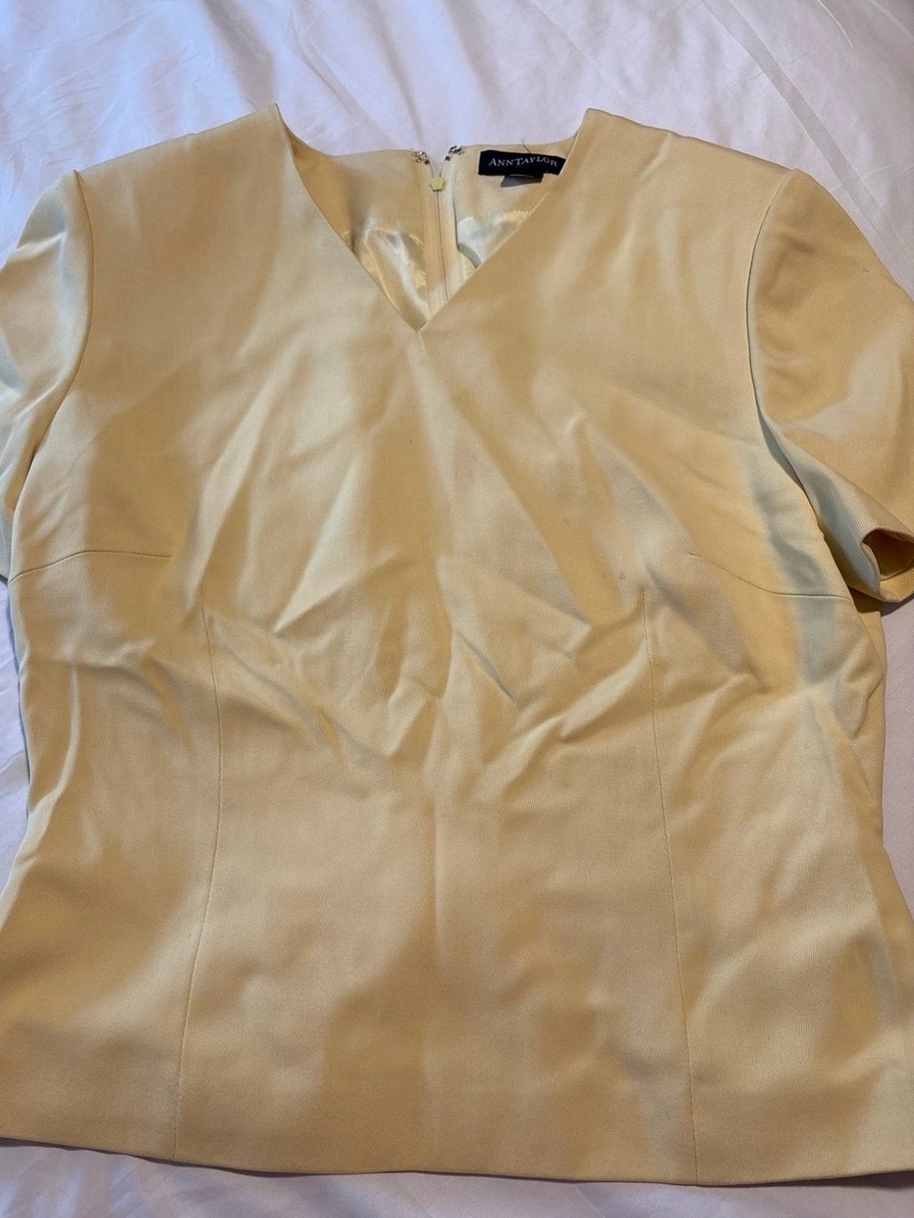 Ann Taylor 100% Silk Buttermilk Yellow Cream V-Neck Short Sleeve Blouse